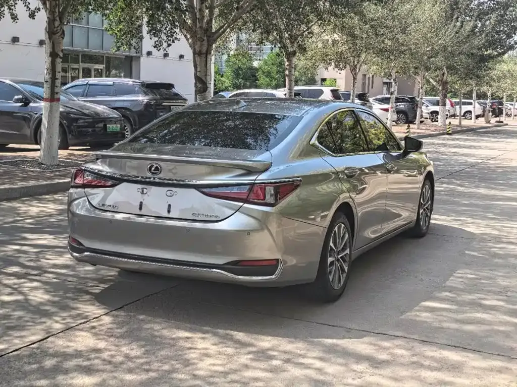 Lexus ES — фото 8
