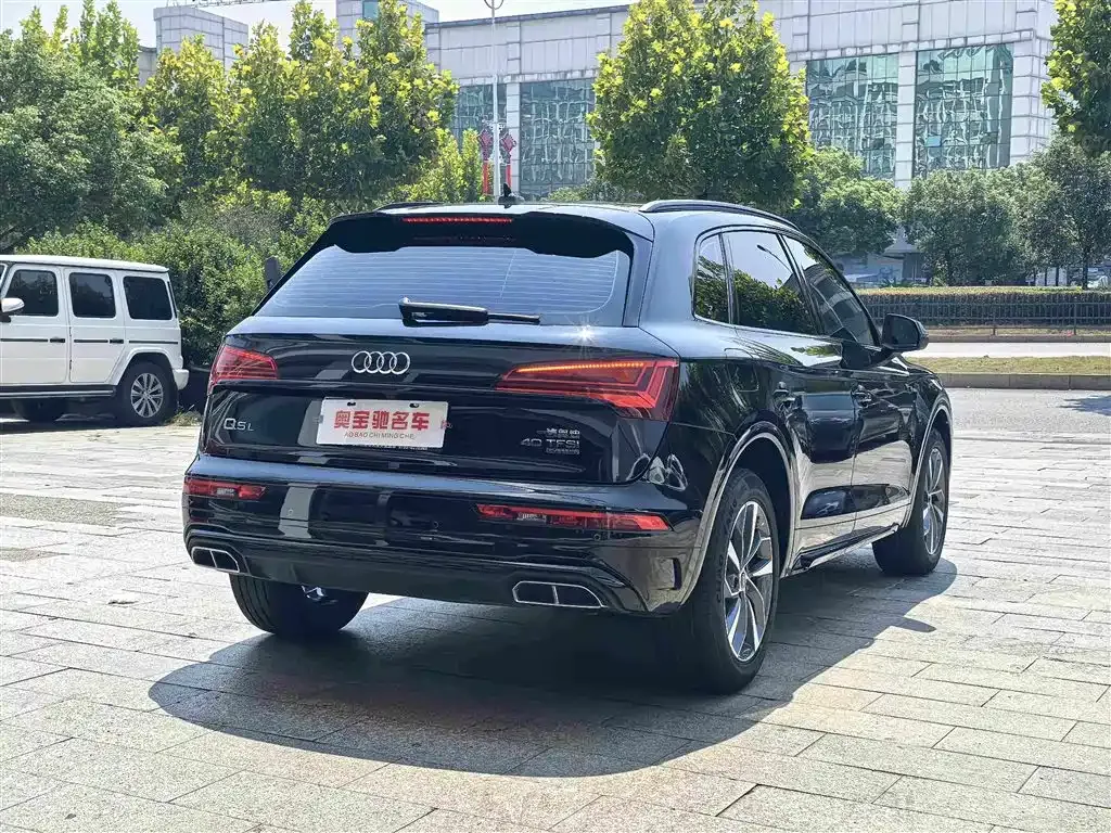 Audi Q5L — фото 7