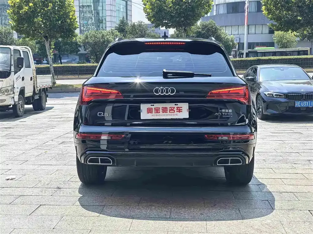 Audi Q5L — фото 9