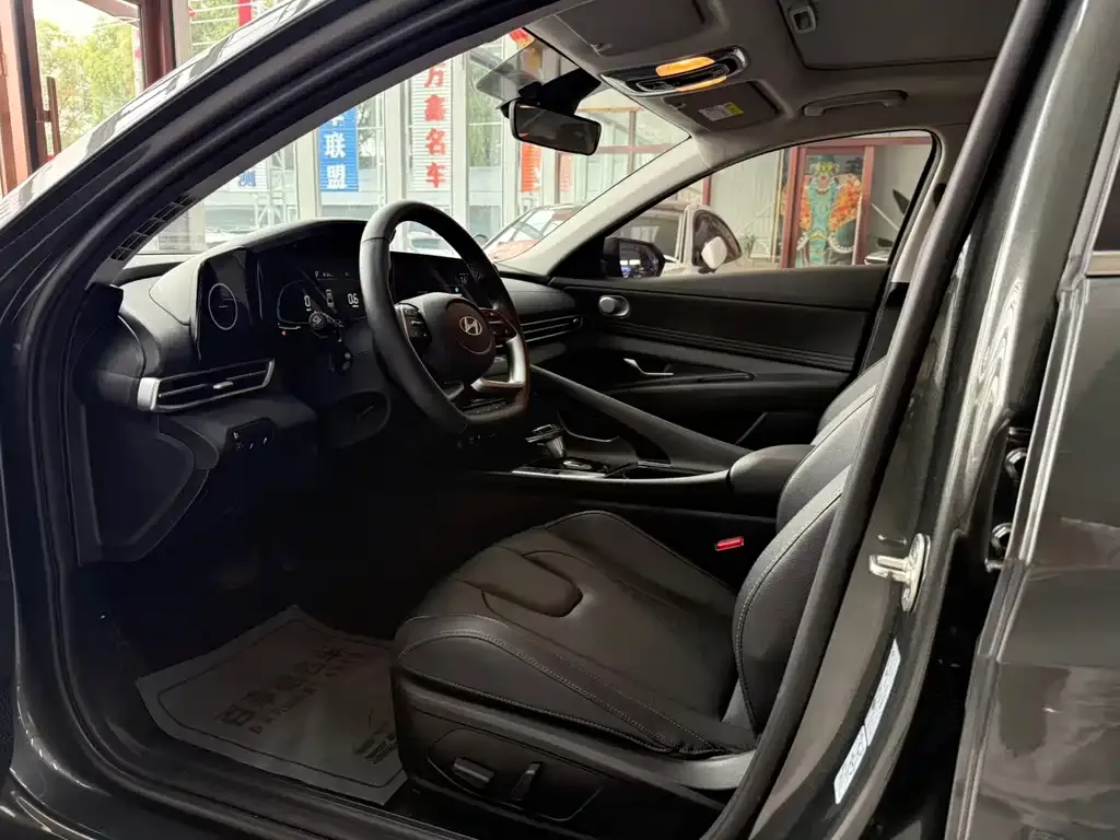 Hyundai Elantra — фото 9
