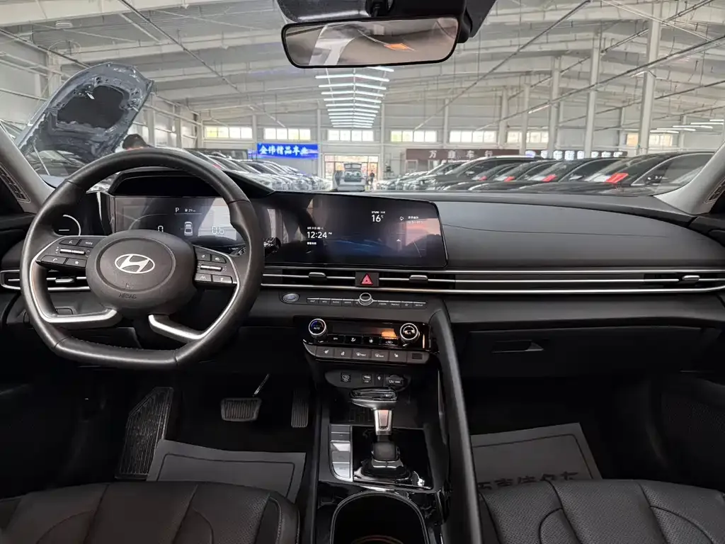 Hyundai Elantra — фото 6