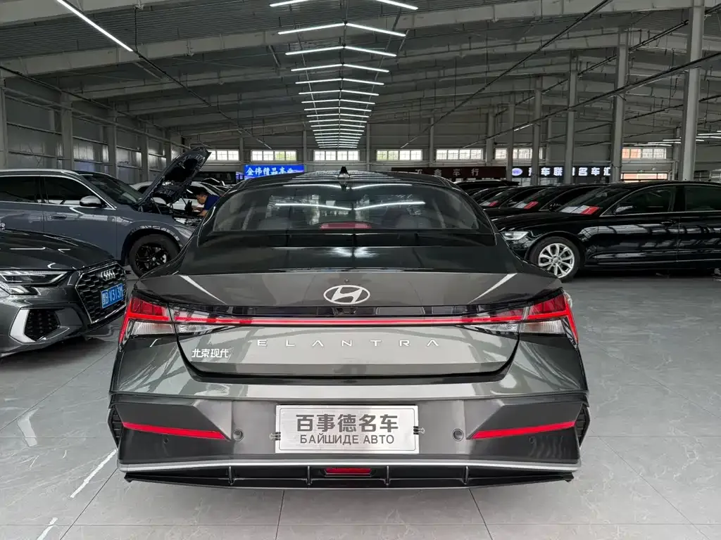 Hyundai Elantra — фото 10