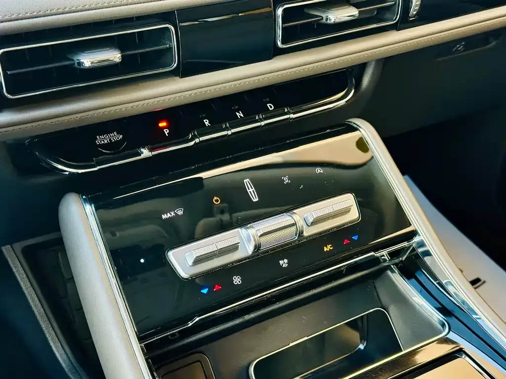 Lincoln Aviator — фото 8
