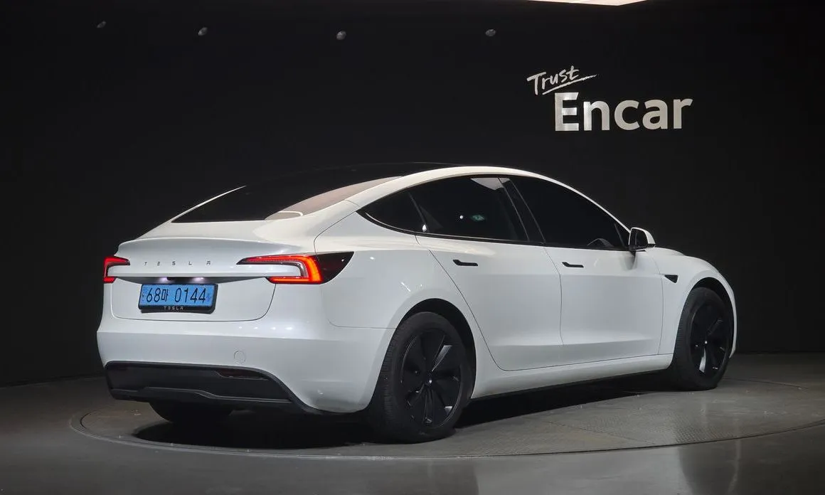 Tesla Model 3 — фото 7