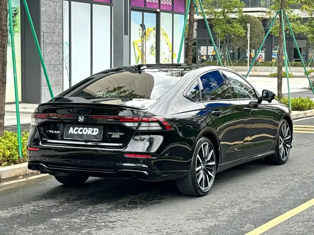 Honda Accord — фото 8