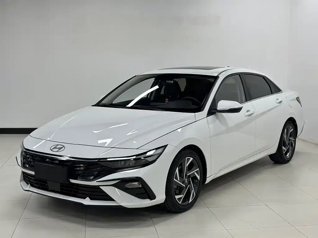 Hyundai Elantra — фото 1