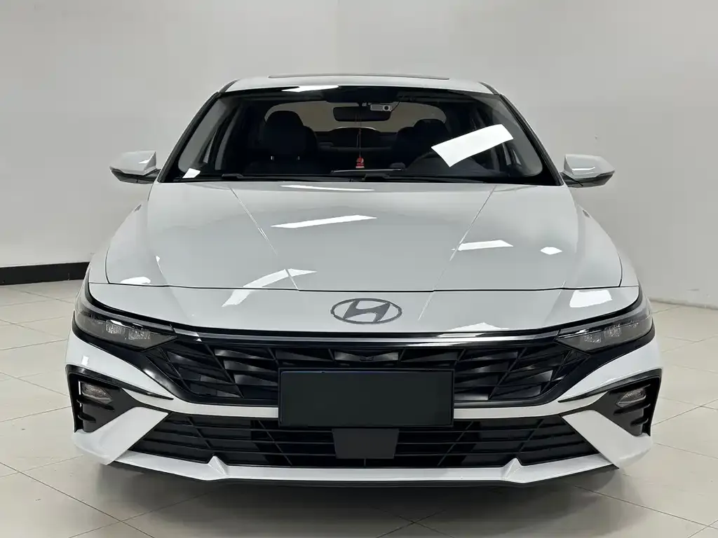 Hyundai Elantra — фото 3