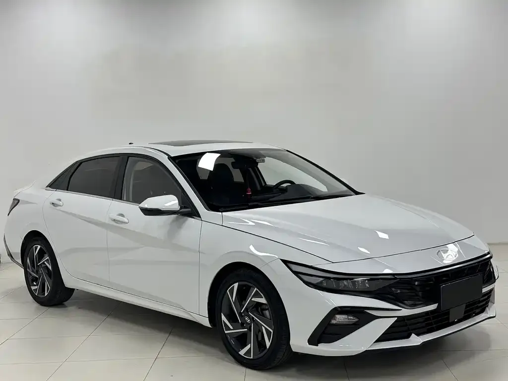 Hyundai Elantra — фото 2