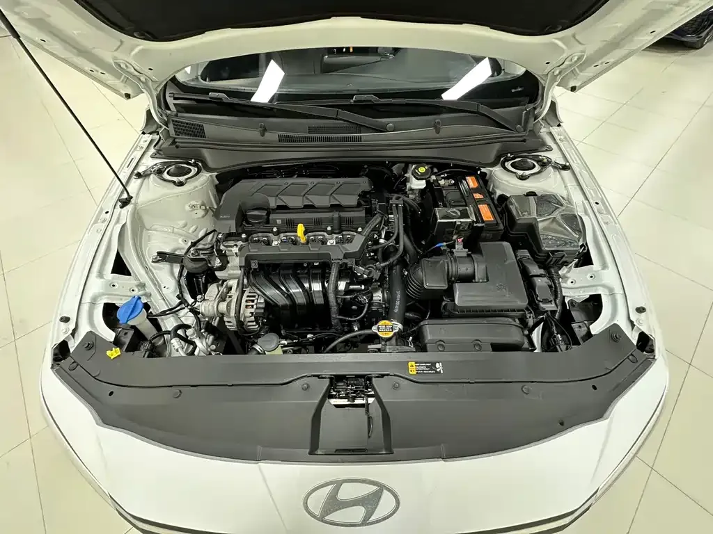 Hyundai Elantra — фото 10