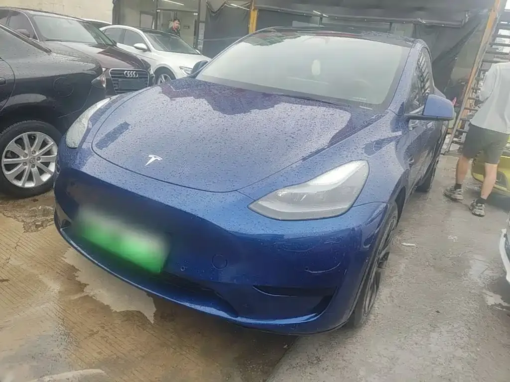 Tesla Model Y — фото 1