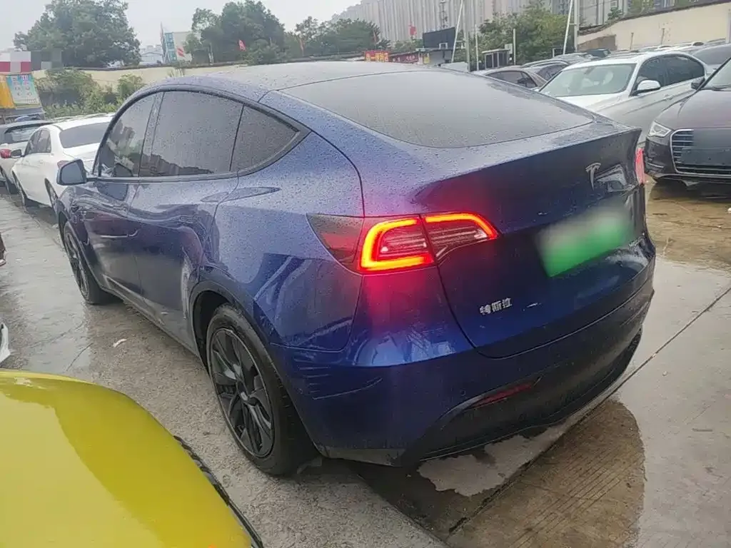 Tesla Model Y — фото 8