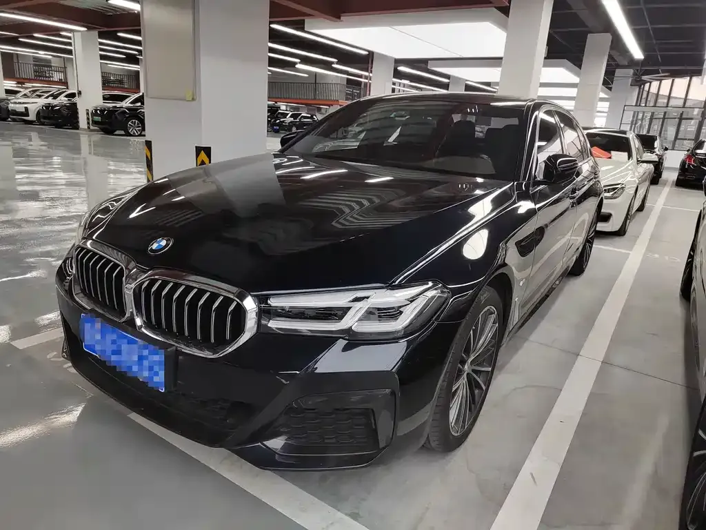 BMW 5 Series — фото 1