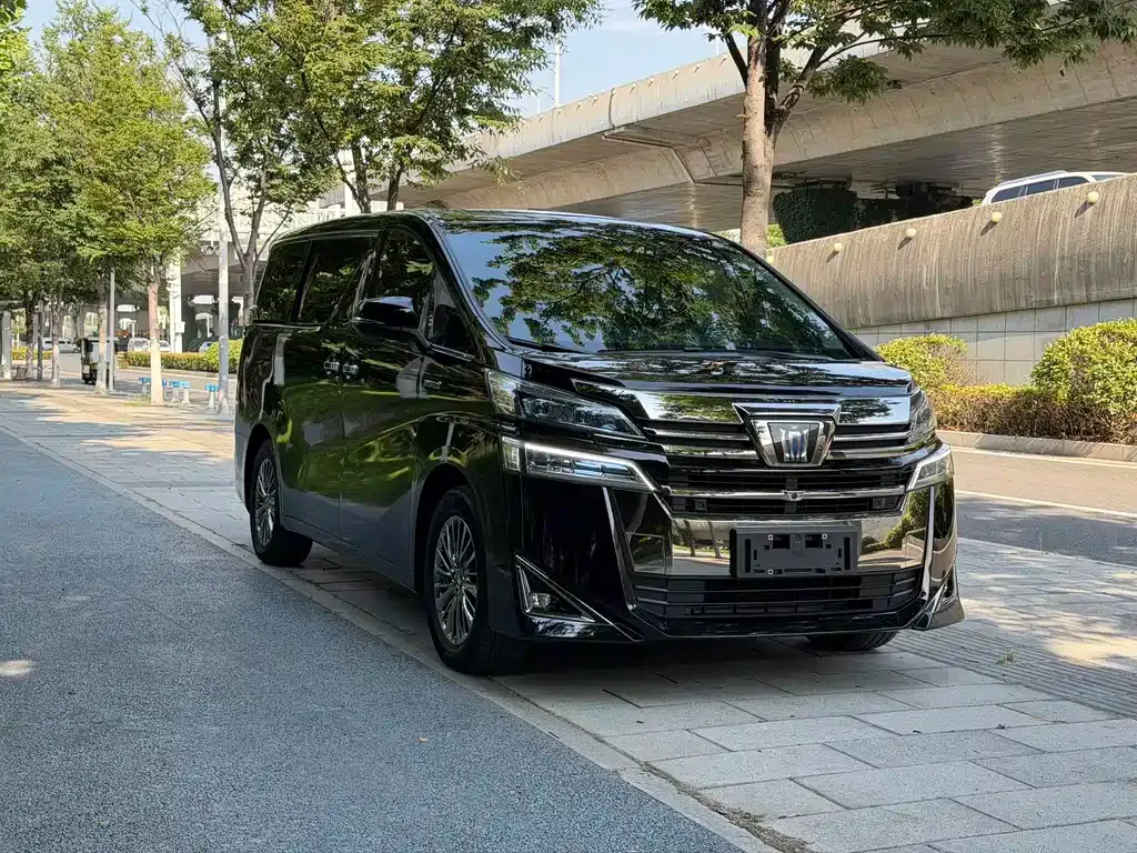 Toyota Vellfire — фото 4