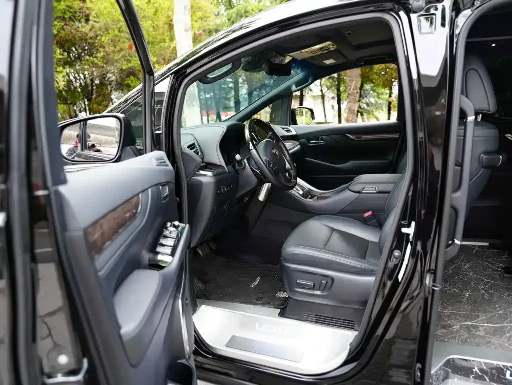 Toyota Vellfire — фото 8
