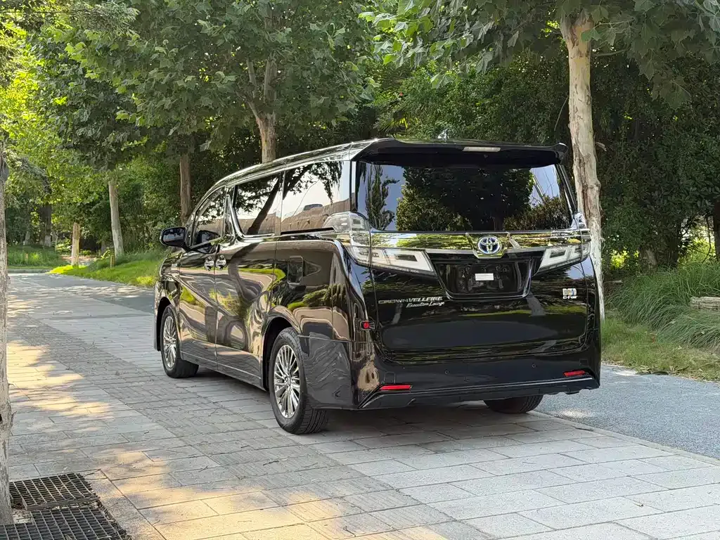 Toyota Vellfire — фото 6