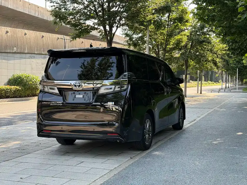 Toyota Vellfire — фото 5
