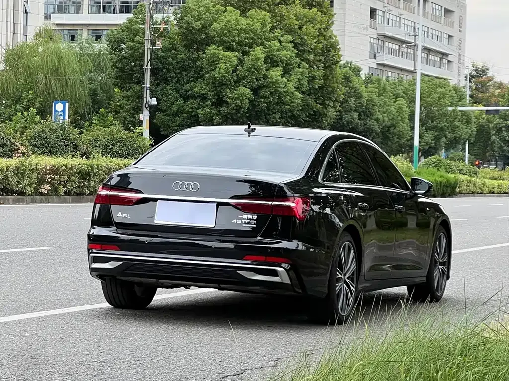 Audi A6L — фото 10