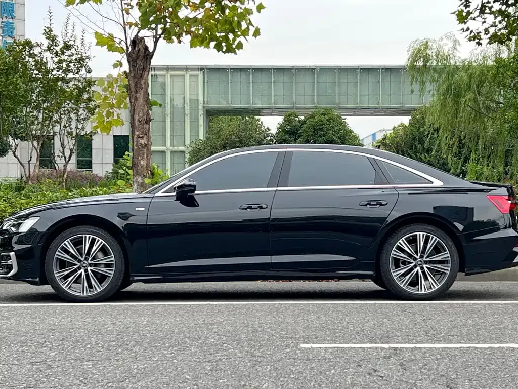 Audi A6L — фото 8