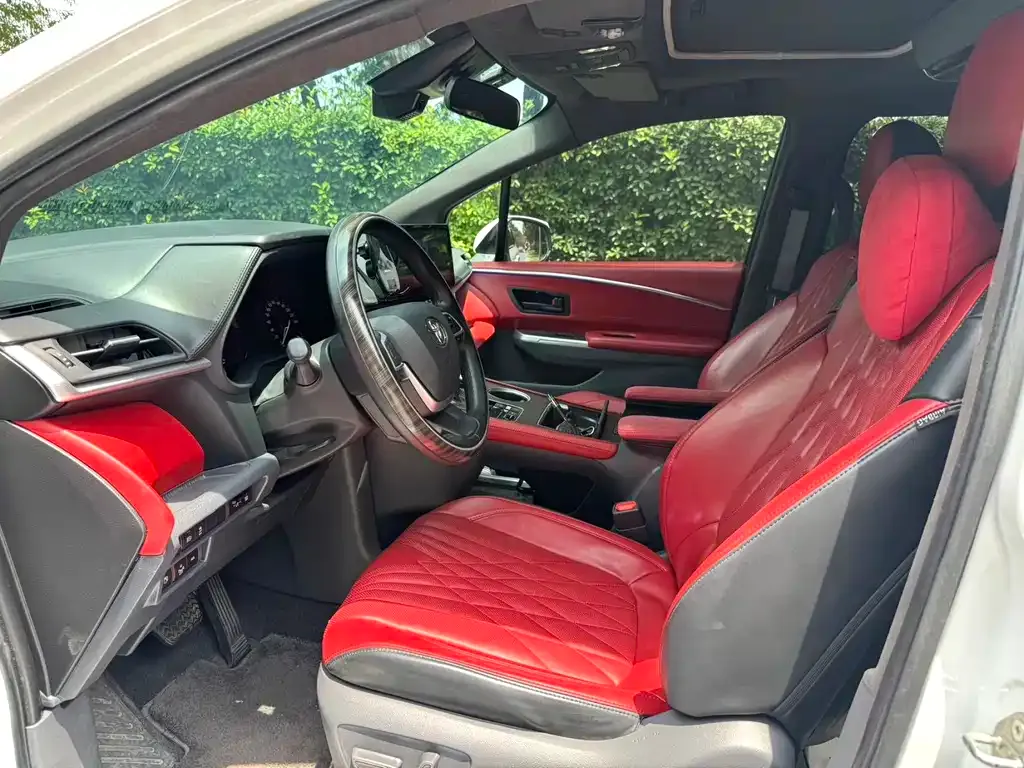 Toyota Sienna — фото 4