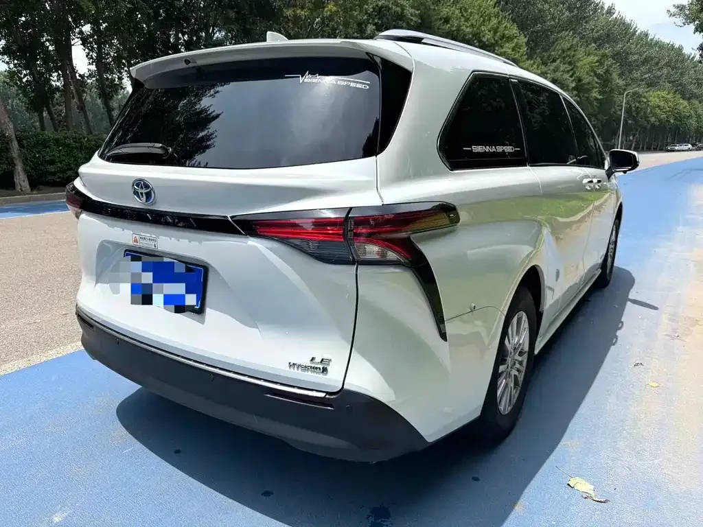 Toyota Sienna — фото 6
