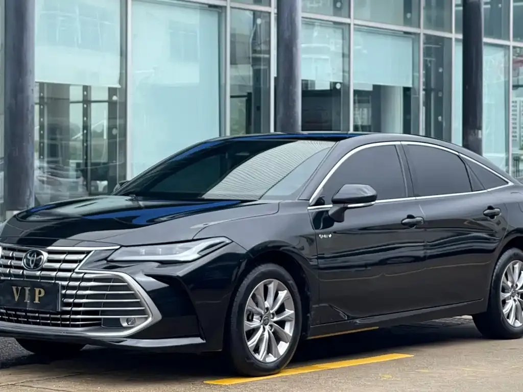 Toyota Avalon — фото 1