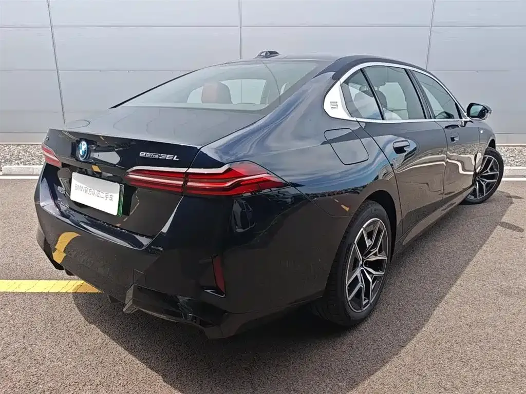 BMW i5 — фото 10