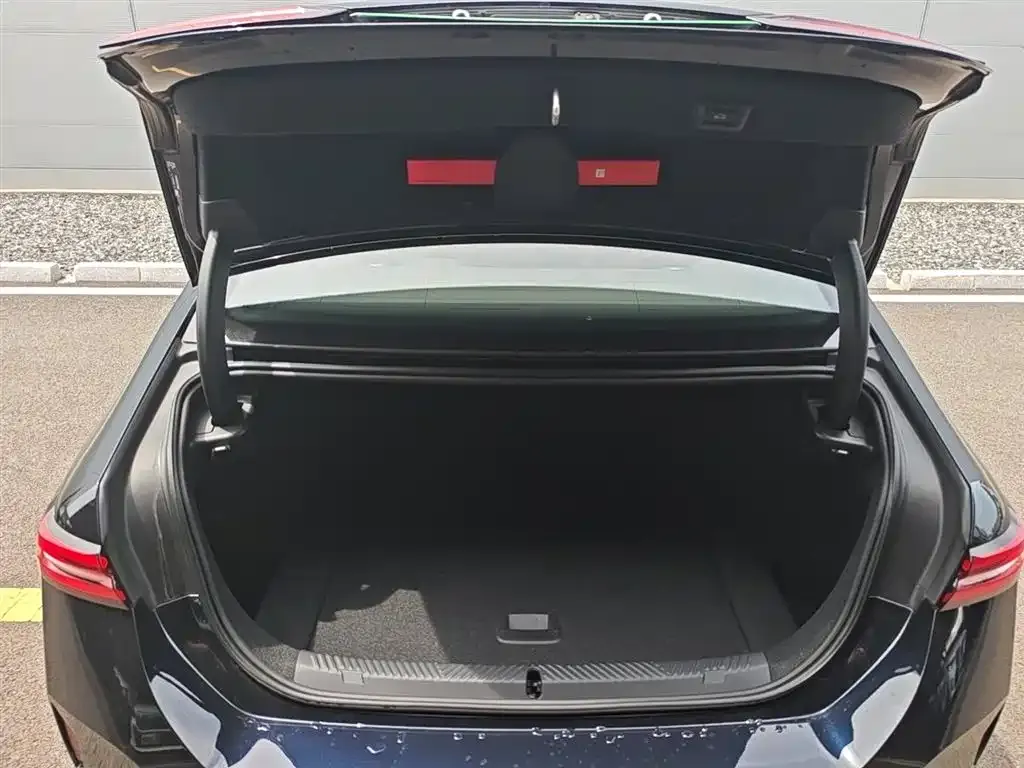 BMW i5 — фото 2