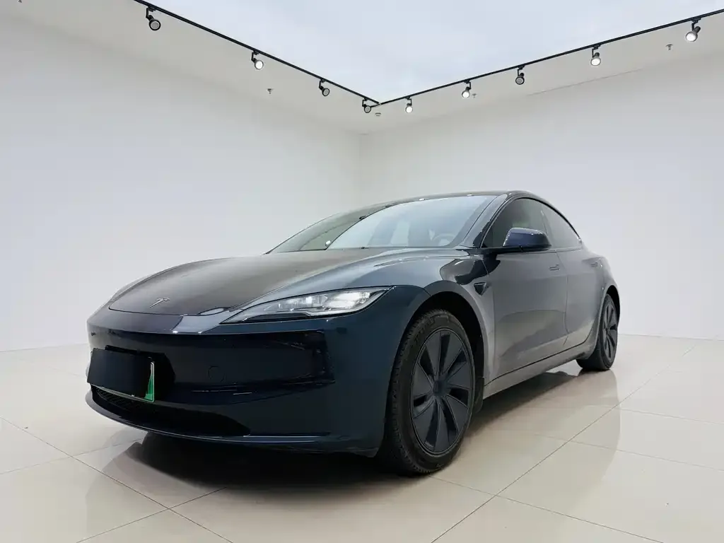 Tesla Model 3 — фото 1
