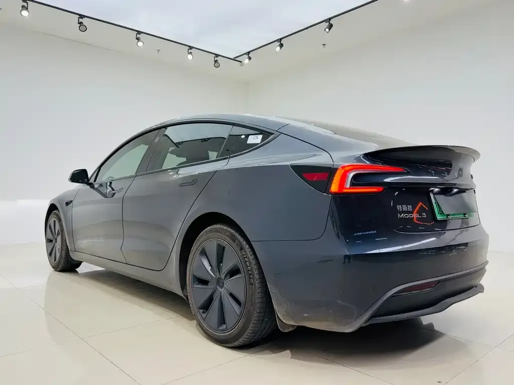 Tesla Model 3 — фото 6