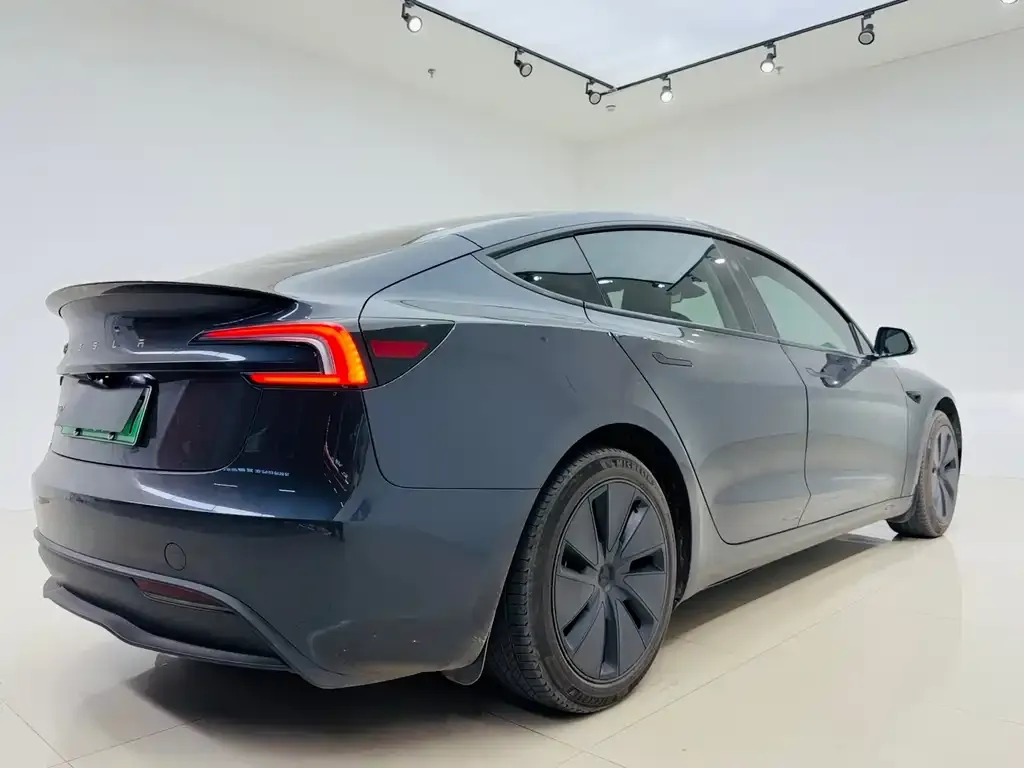 Tesla Model 3 — фото 4