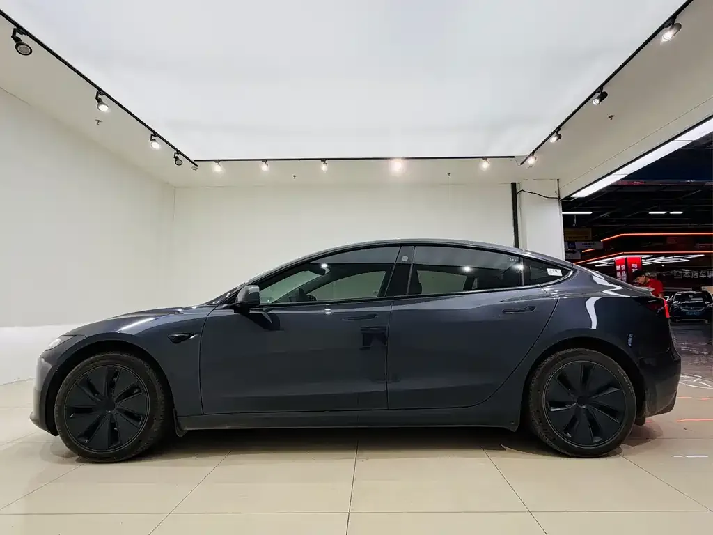 Tesla Model 3 — фото 3