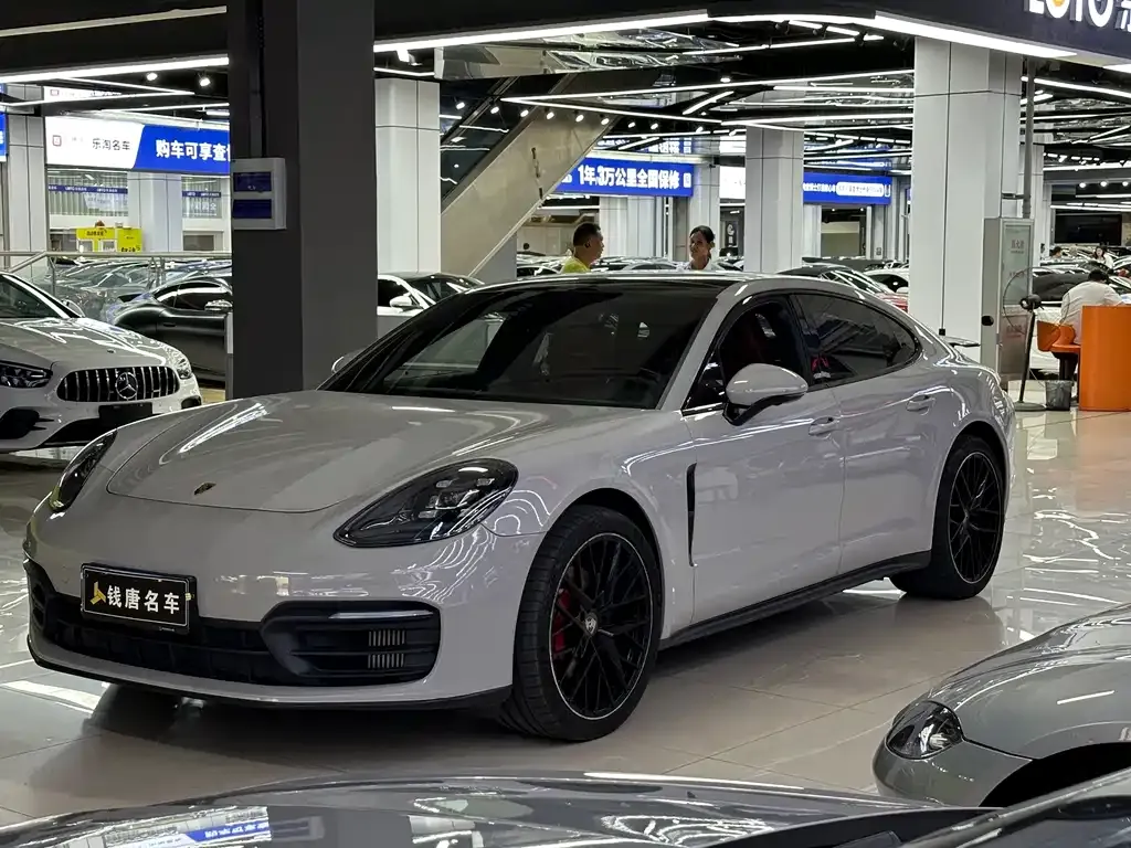 Porsche Panamera — фото 1