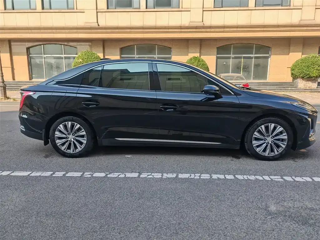 Hongqi E-QM5 — фото 10