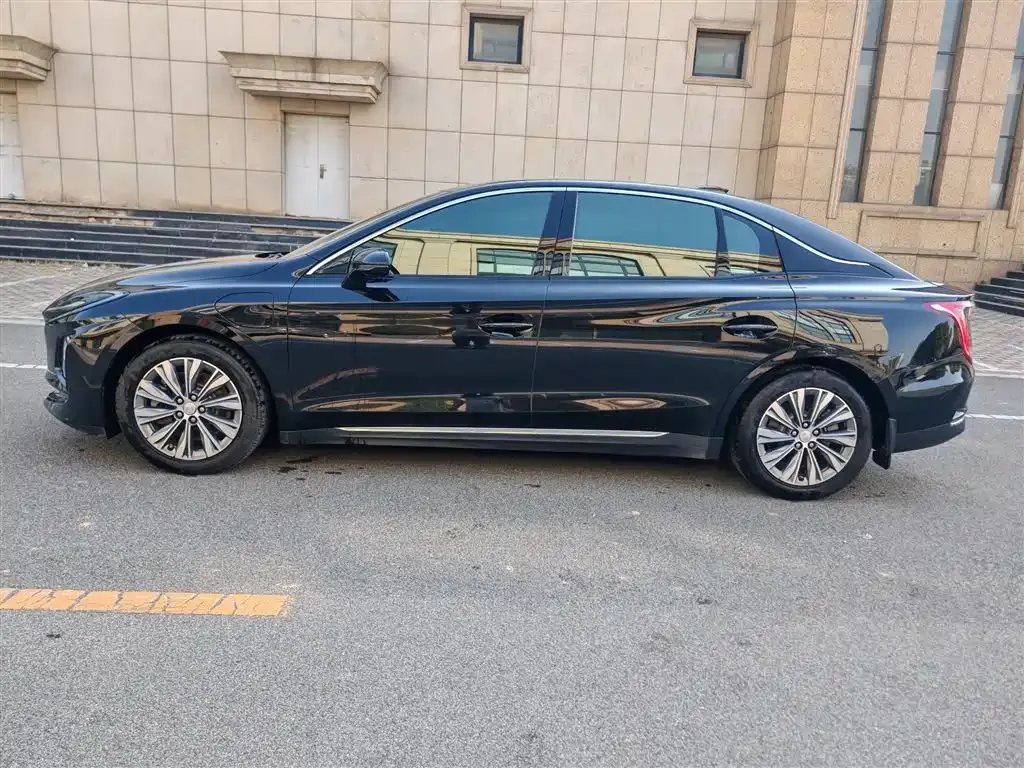 Hongqi E-QM5 — фото 9