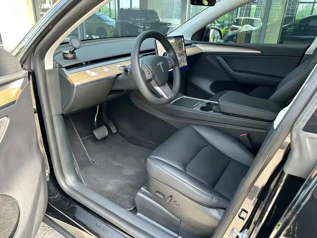 Tesla Model Y — фото 4