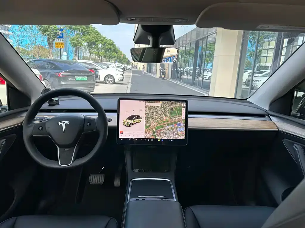 Tesla Model Y — фото 8