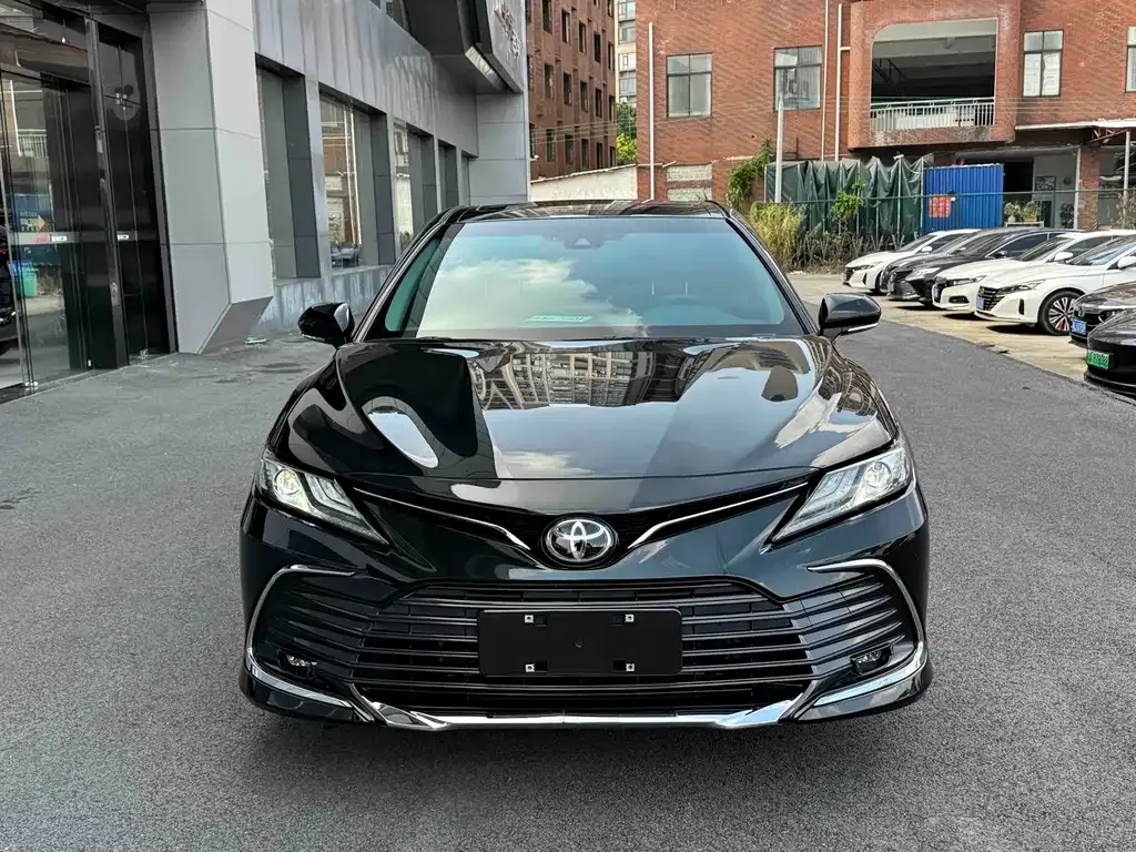 Toyota Camry — фото 5