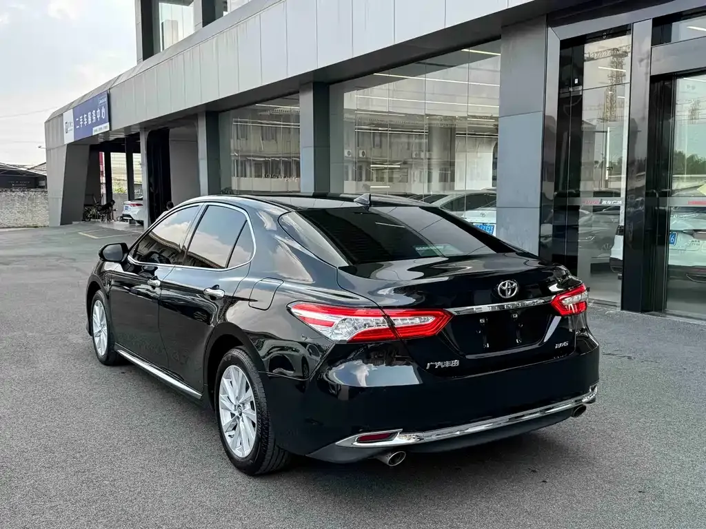 Toyota Camry — фото 8