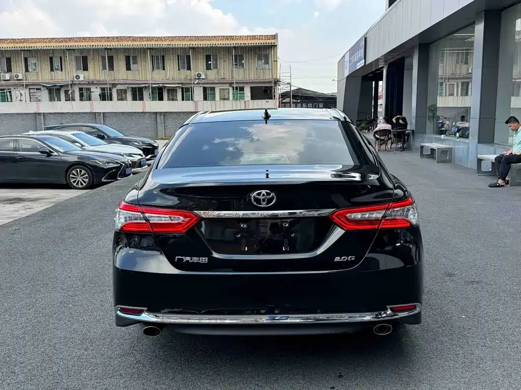 Toyota Camry — фото 9