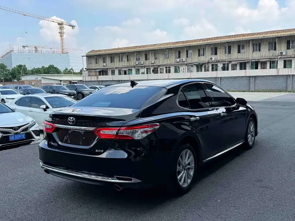 Toyota Camry — фото 4
