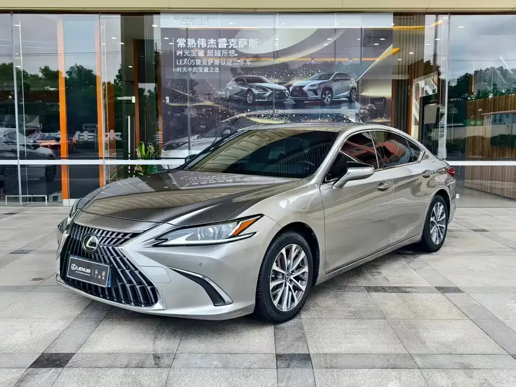 Lexus ES — фото 1