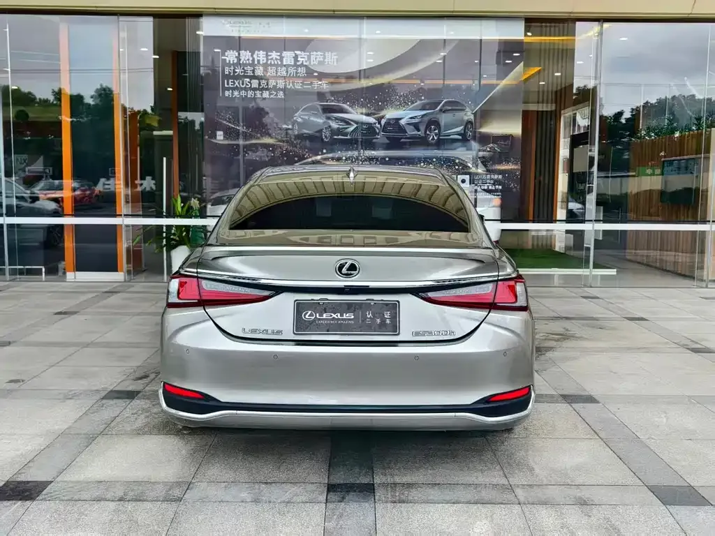 Lexus ES — фото 10