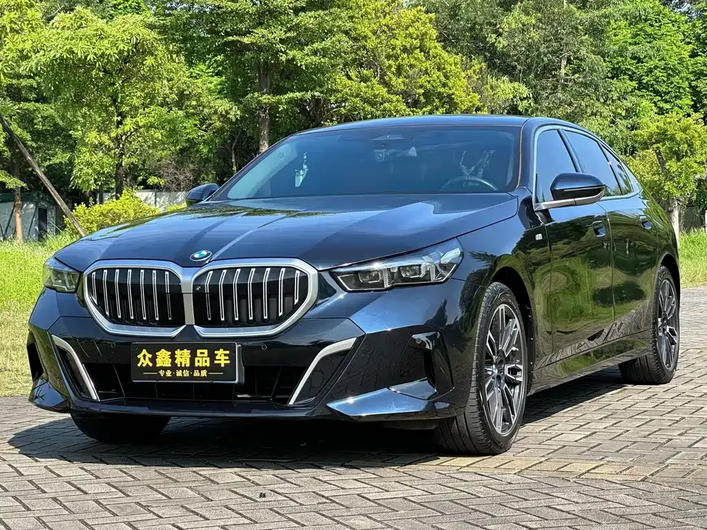 BMW 5 Series — фото 1