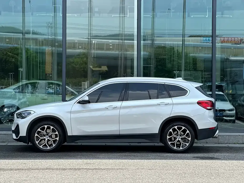 BMW X1 — фото 9