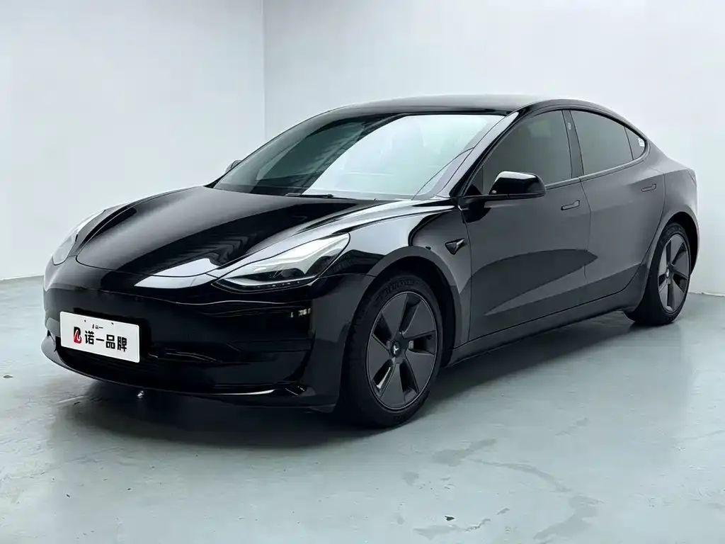Tesla Model 3 — фото 1