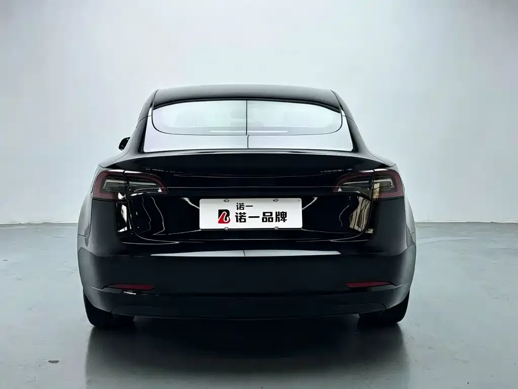 Tesla Model 3 — фото 8