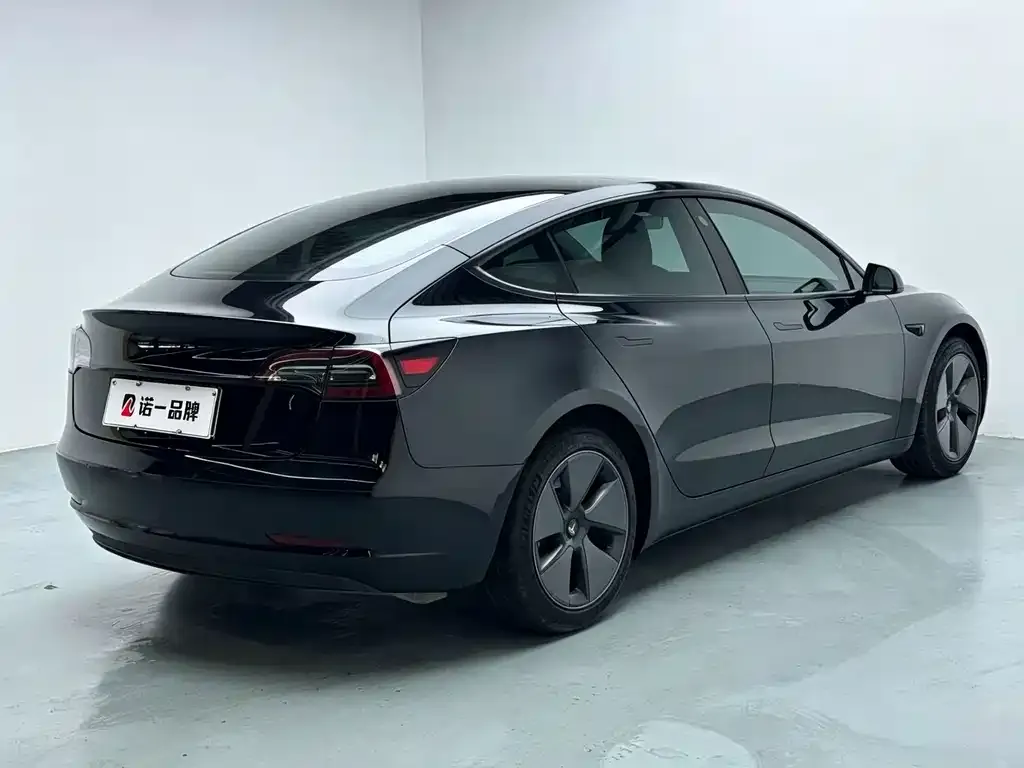Tesla Model 3 — фото 6