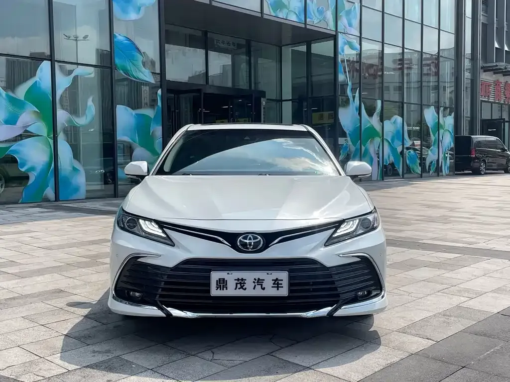 Toyota Camry — фото 3
