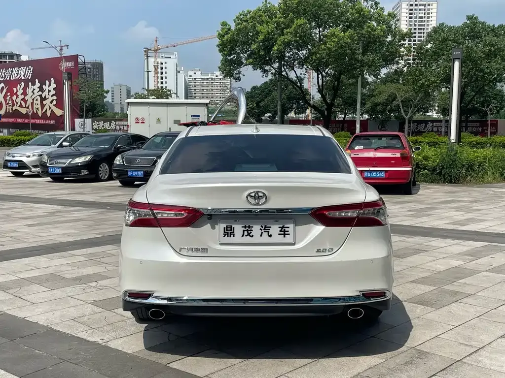 Toyota Camry — фото 8