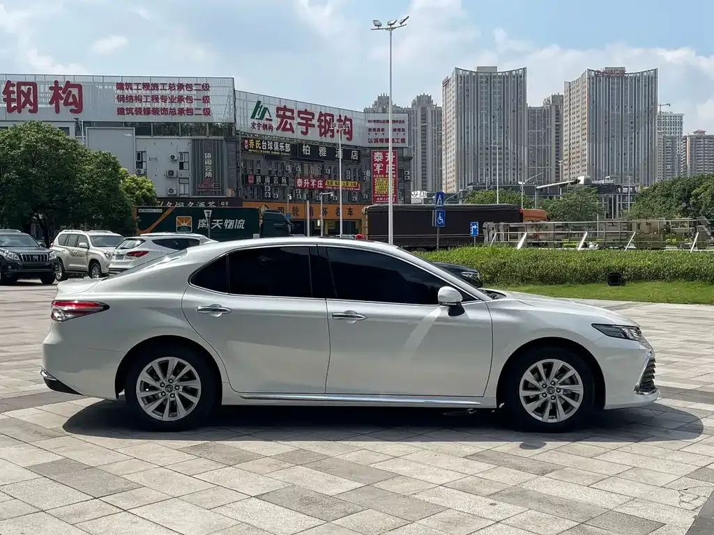 Toyota Camry — фото 10